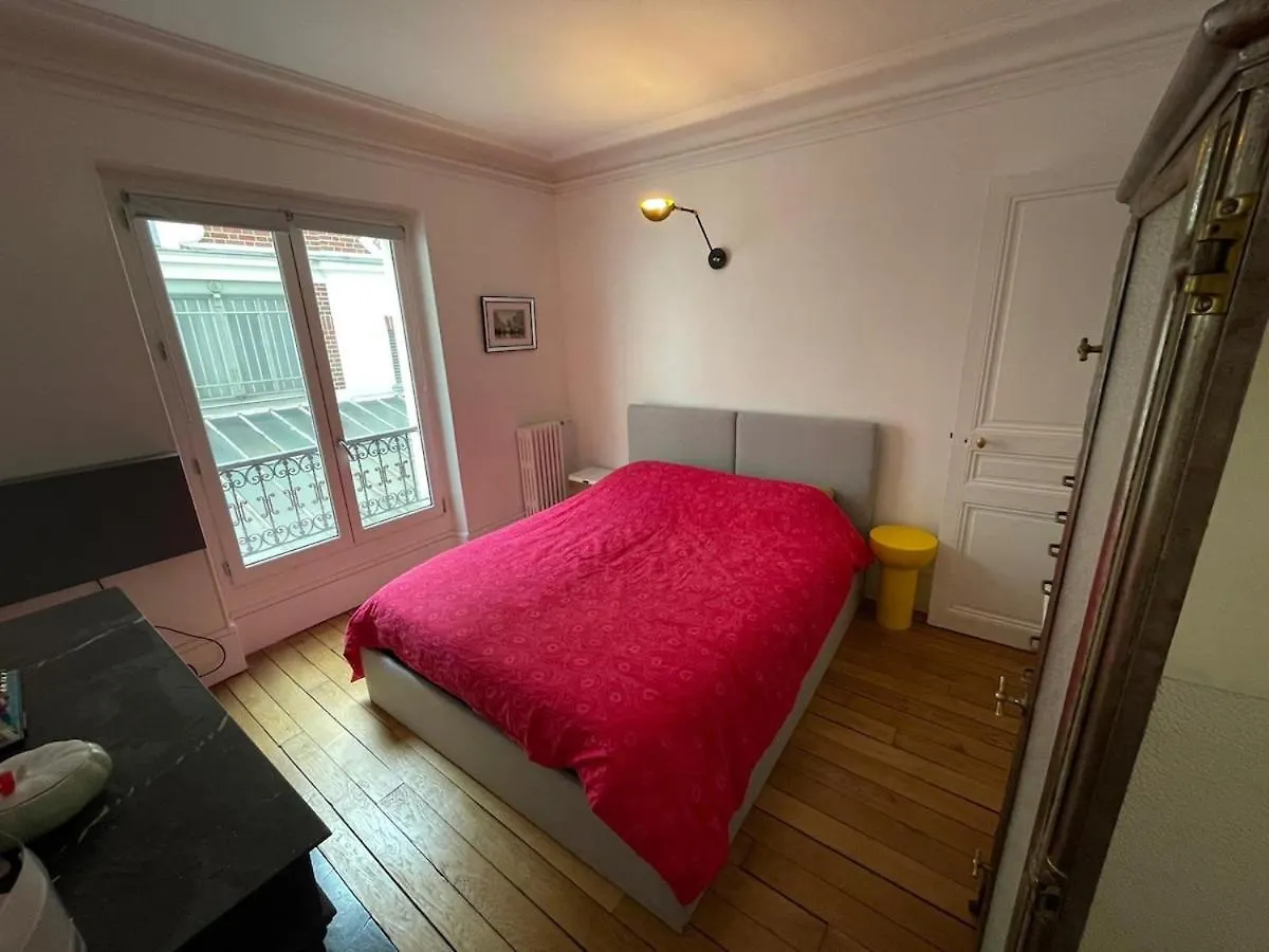 Charming And Bright Flat In A Very Convenient Area Paris France