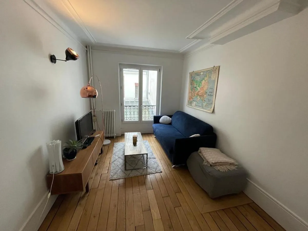 Charming And Bright Flat In A Very Convenient Area location